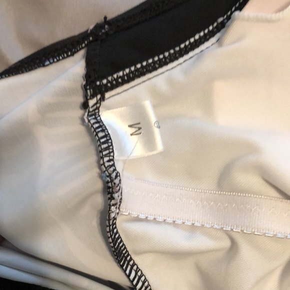 One piece bathing suit size medium - Picture 8 of 8